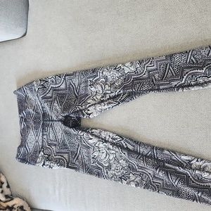 Lululemon size 6 leggings